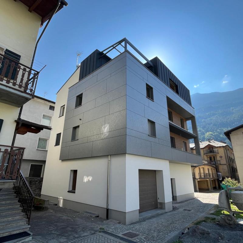 Condominio con pannelli HPL