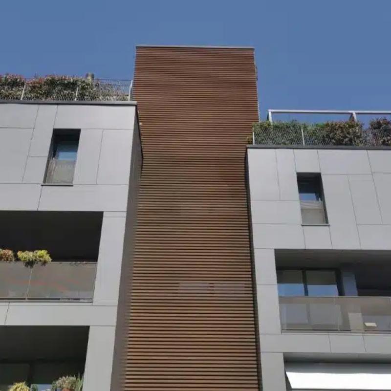 Vista frontale condominio