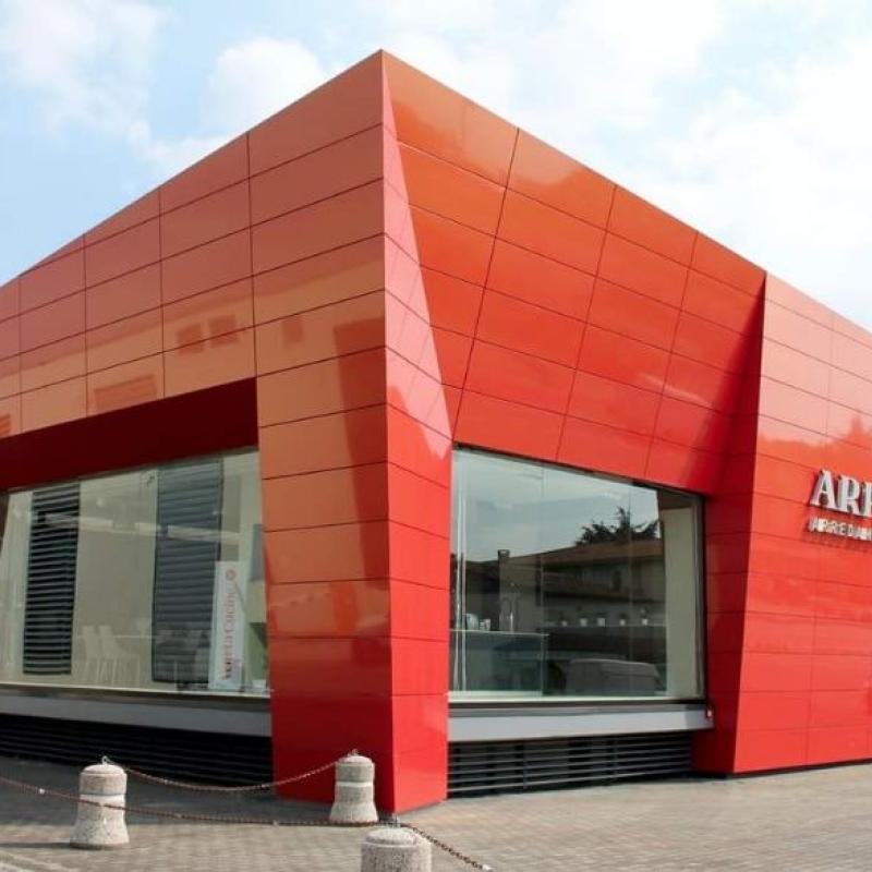 Vista esterna negozio arredamenti restyling