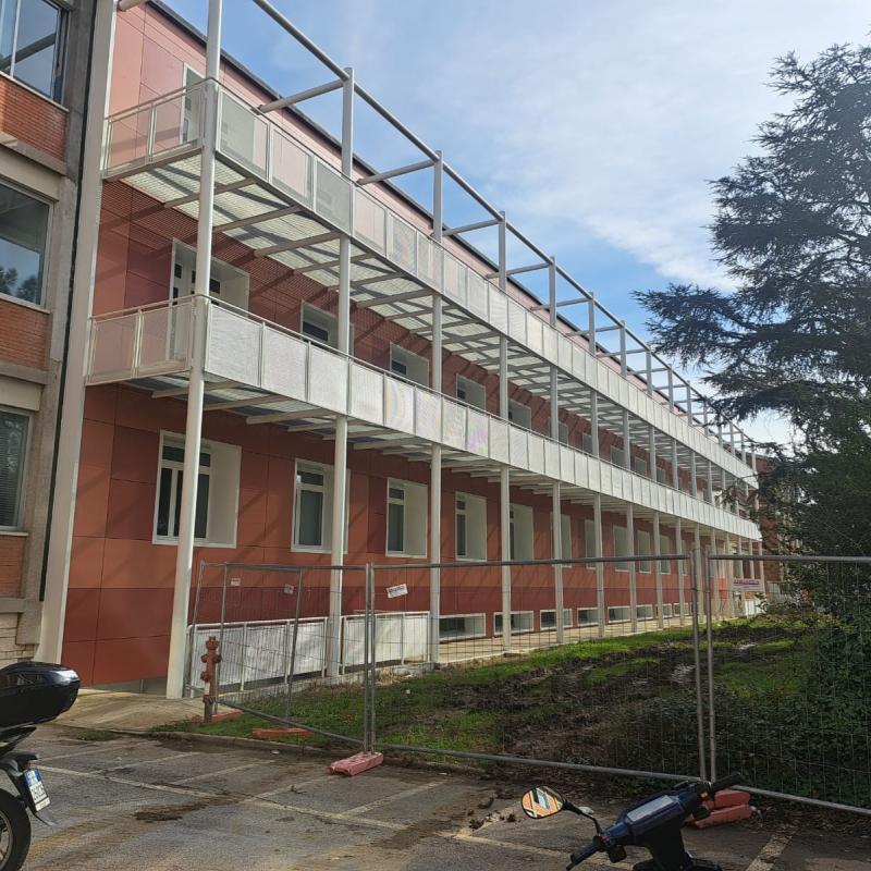 Esterno scuola pannelli HPL