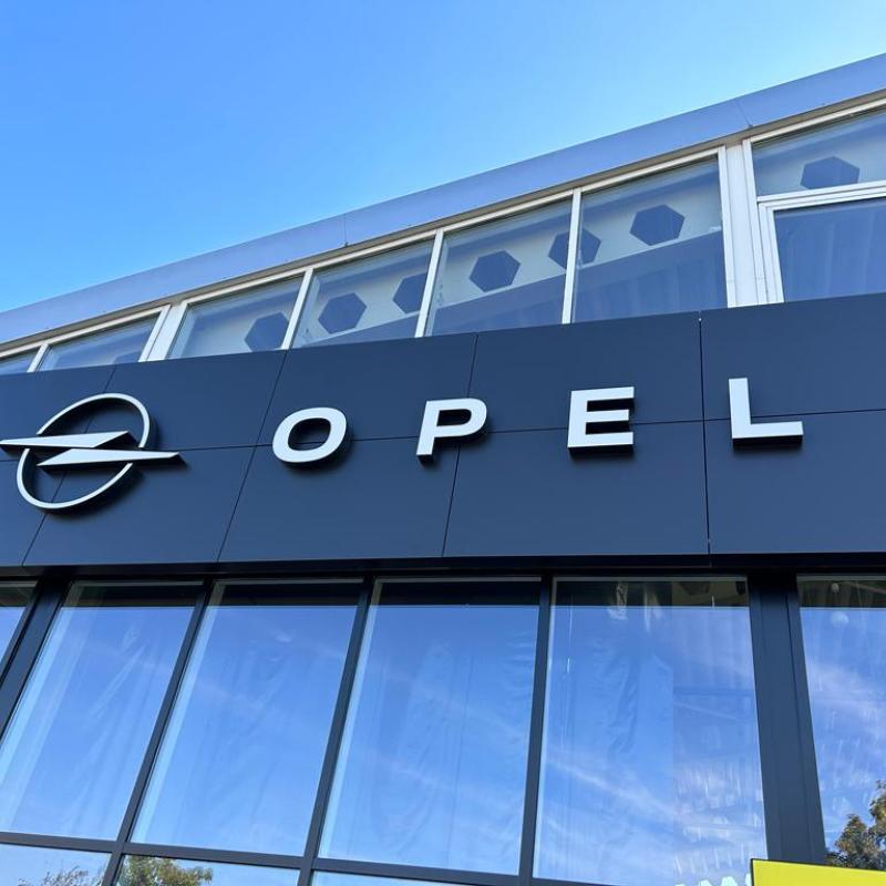 Facciata Opel pannelli